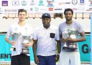 Lagos-State-Governor-Akinwunmi-Ambode-at-the-Governors-Cup-with-the-winners