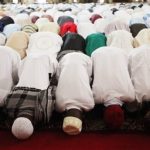 Nigerian_muslims_at_prayer_432169539