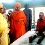 PIC.27.-WIFE-OF-PRESIDENT-BUHARI-AISHAVISITS-BOMB-BLAST-VICTIMS-IN-YOLA-1024×768
