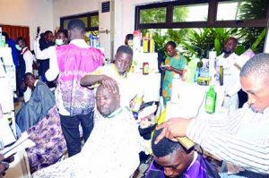barbers-displaying-their-skills