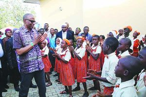 mimiko-with-school-pupils