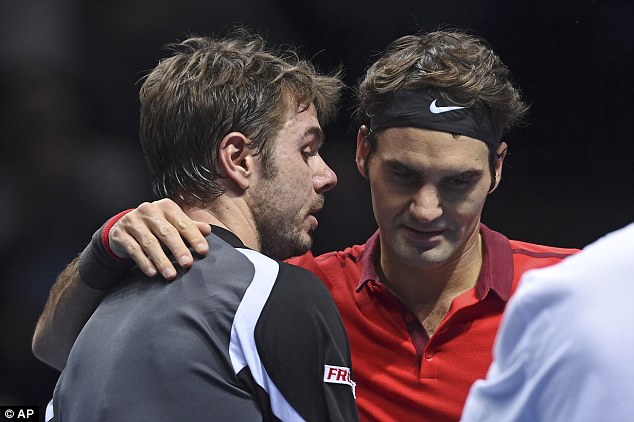 233369EB00000578-2837796-Wawrinka_left_and_Federer_hug_after_their_ATP_World_Tour_Finals_-19_1416237989443