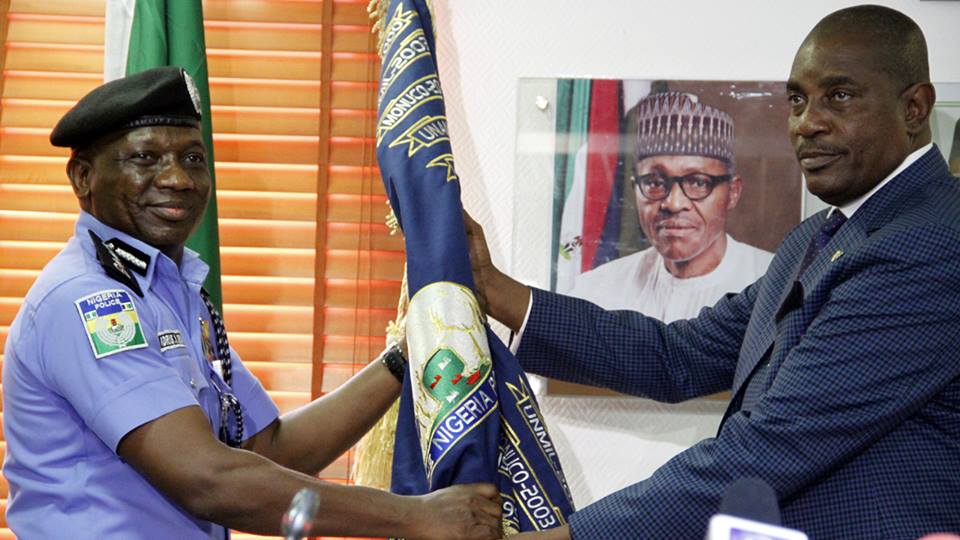 Arase (right) handing over to Idris