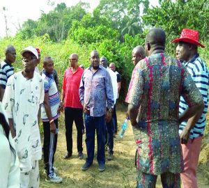 Sen Uwajimogu and some community leaders