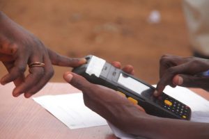 verification-of-voters-card-through-the-card-reader-5-e1472763143483
