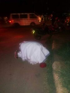 Kanu kissing the ground at Nkpor where Biafrans were allegedly killed