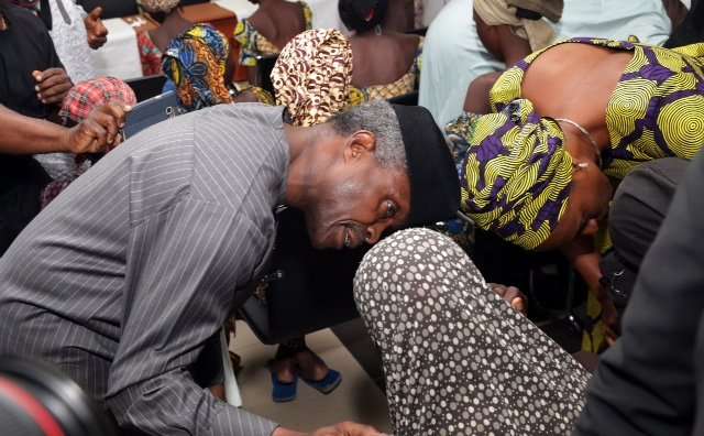 Osinbajo-with-Chibok-girls