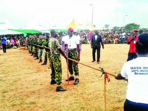 Soldiers wives ser for tug of war