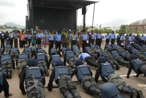 600 cops