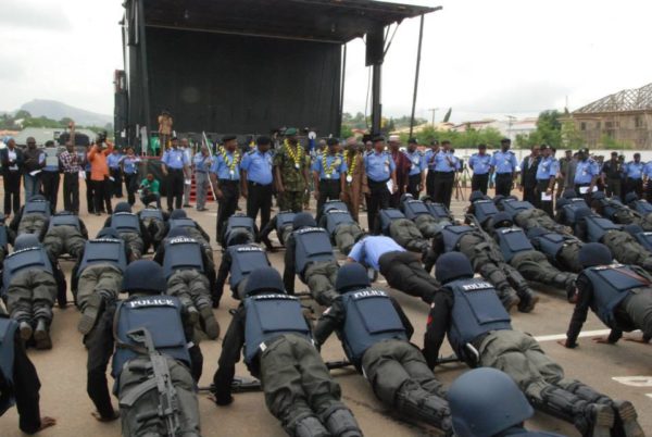 600 cops
