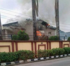 Fire-gutted-Gen.-Oladipo-Diya-house-in-GRA-Ikeja-Lagos-1-e1497739461404