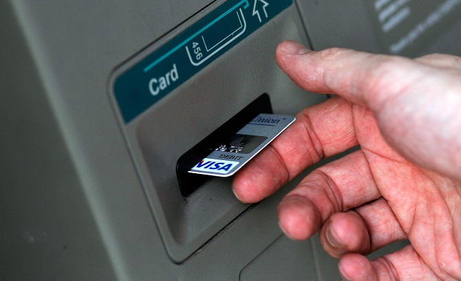 Dim Consumer Spending In June Suggests Stalled Economic Recovery