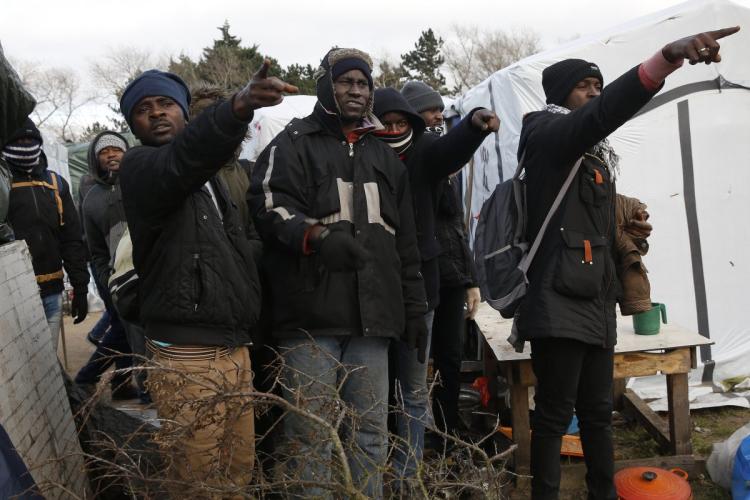 france-calais-migrants-camp