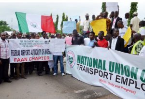 Aviation-workers-protest-concession-of-Nigerian-airports-e1475732443380