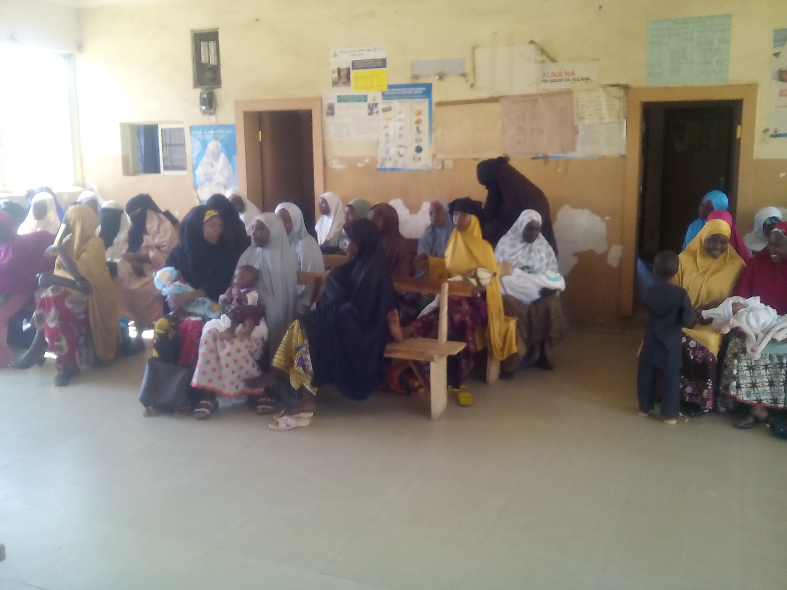 Women and children waiting to be attened to at a healthcentre in Bauchi