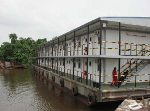 houseboat1