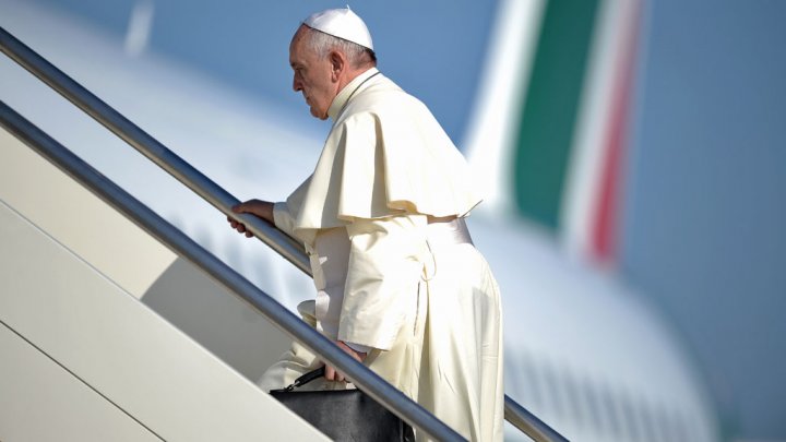 pope-francis-plane-m