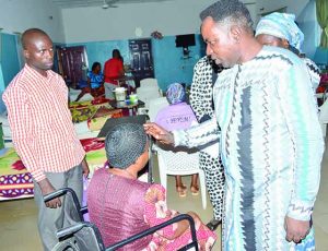 Pastor Ayodele of Dunamis Gospel Kubwa praying with inmate