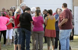 460E820E00000578-5052163-People_gather_near_First_Baptist_Church_following_a_shooting_on_-a-9_1509962790877