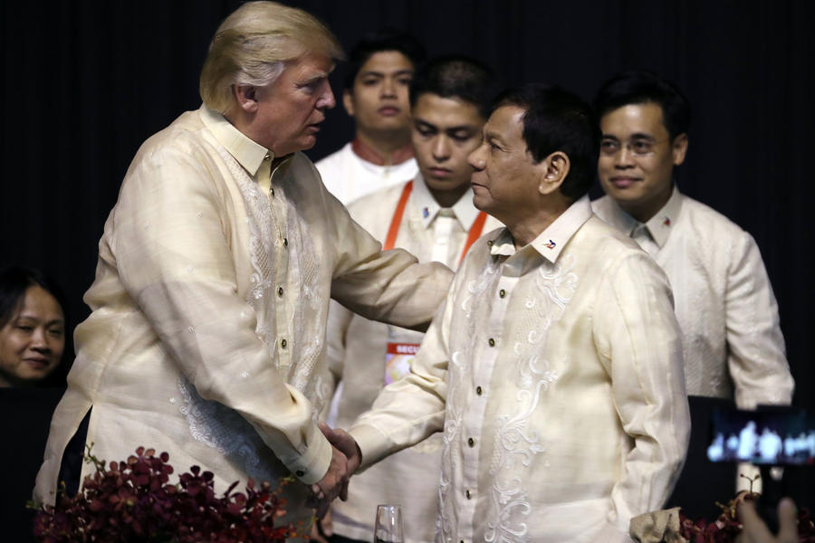 la-lb-media-apphoto_trumpphilippines-20171112-044401