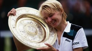 skysports-jana-novotna-wimbledone-champion-trophy_4161164