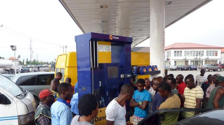 Nigeria-.-fuel-queue