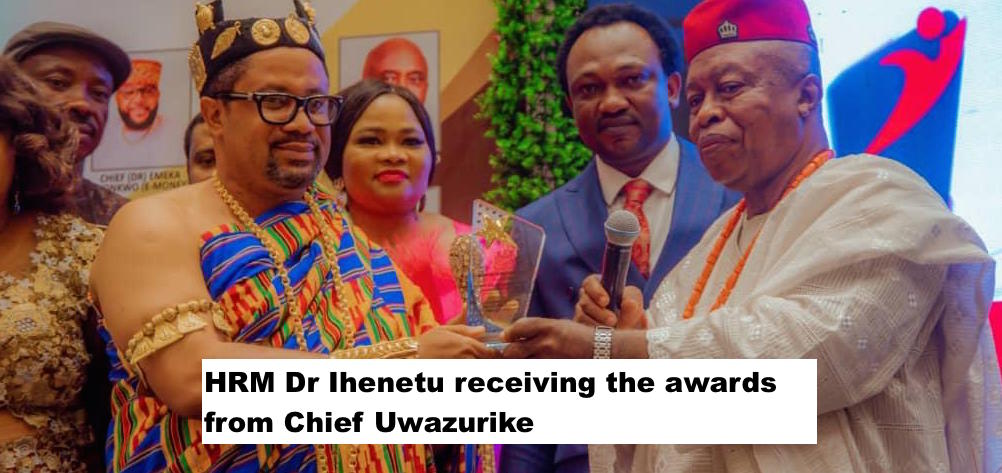 HRM Dr Ihenetu receiving the awards from Chief Uwazurike