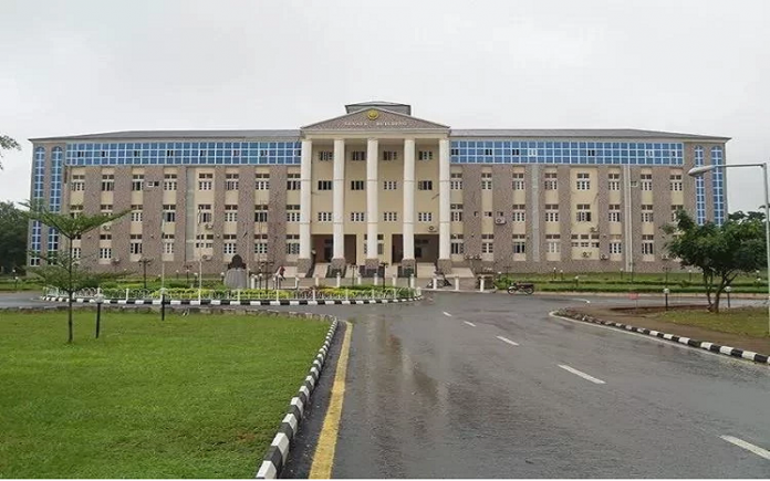 Adeleke-University-696×435