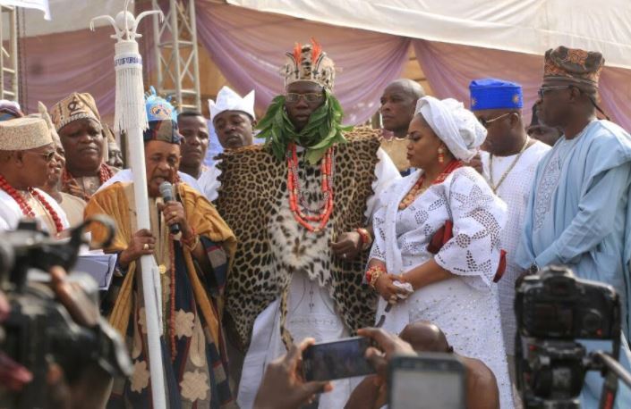 DUtdSrZWsAAhGqd