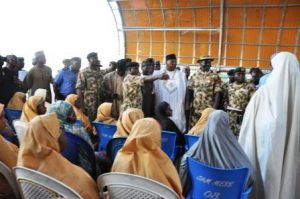 The-Federal-Government-Delegation-meets-the-freed-104-Dapchi