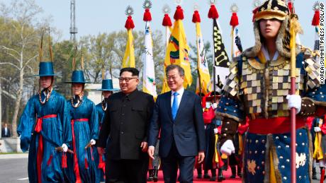 180426211427-14-korea-summit-0426-large-169