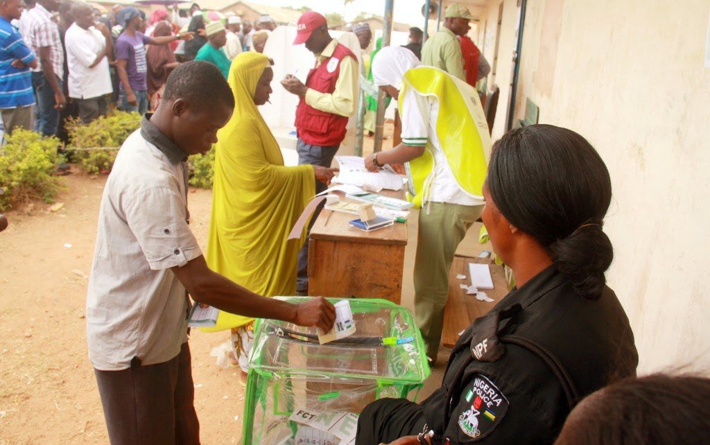 Voters-casting-their-vote-1