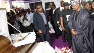 Oyo-Speaker-lying-in-state