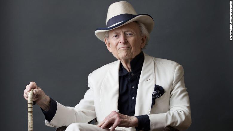 TOM WOLFE