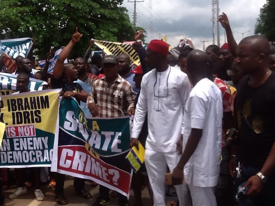 ANAMBRA YOUTH PROTEST SENATE – SUPPORT IGP IDRIS