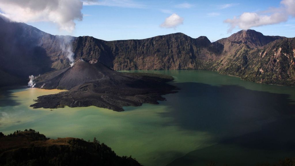 mount-rinjani-indonesia