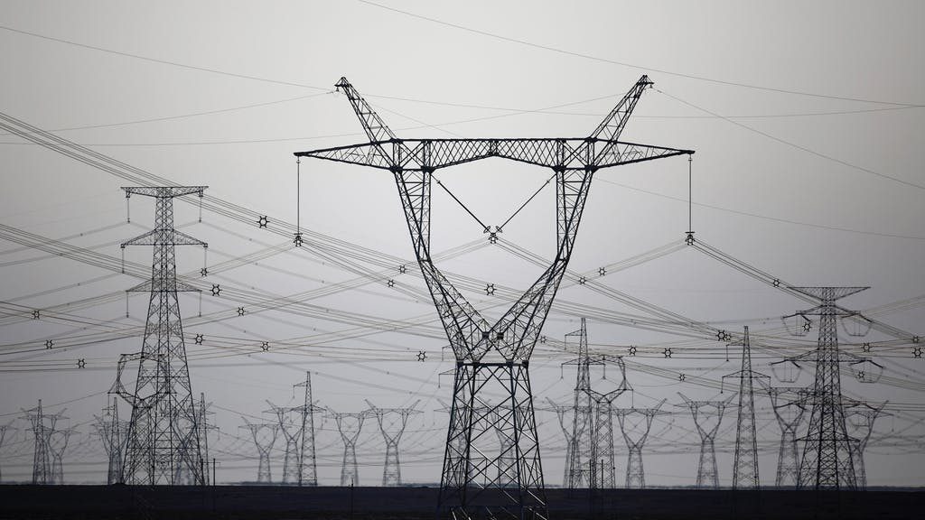 3_elektriciteit-stroom-energie-hoogspanningsmasten-rtr