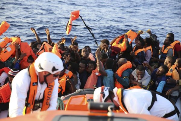 Immigrants-crossing-the-sea