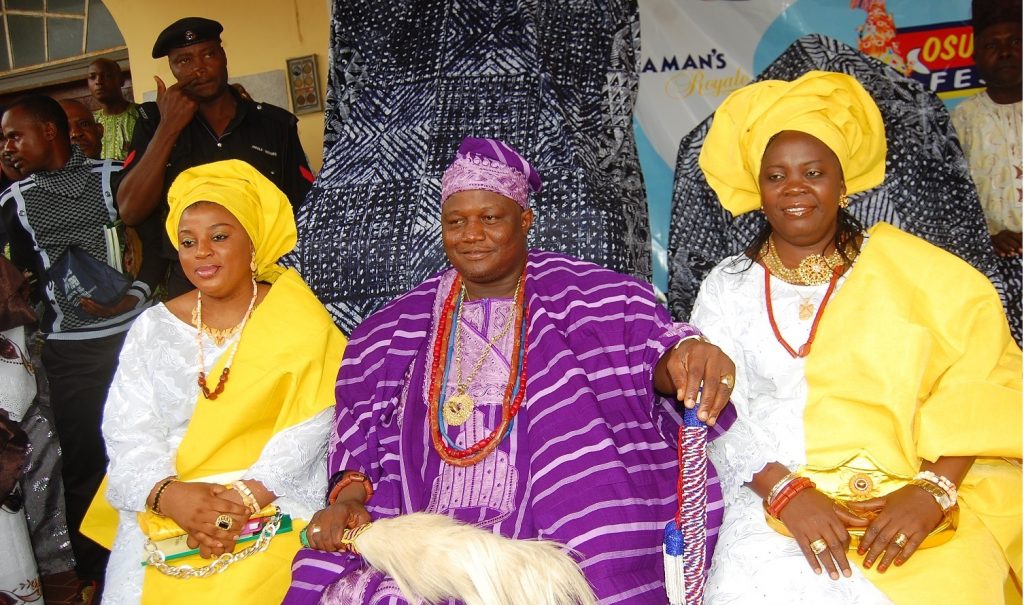 Oba-and-his-wives