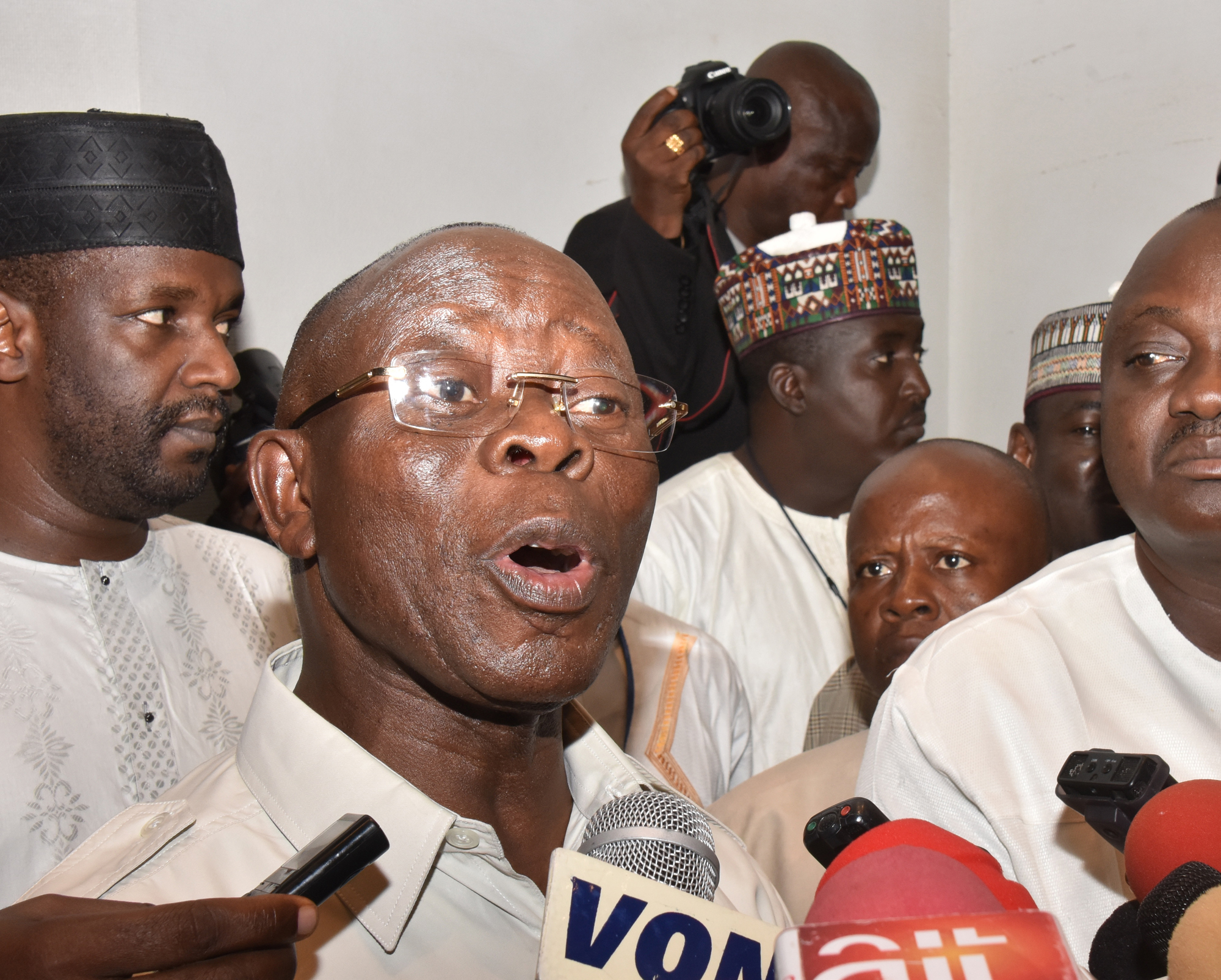 APC-National-Chairman-briefs-State-House-Correspondents-at-the-Presidential-Villa-in-Abuja