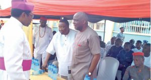 Archbishop Chukwuma exhanging pleasantries with Nwobodo and Nnaji
