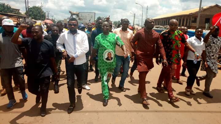 Atigwe in the middle with hordes of supporters heading to the declaration