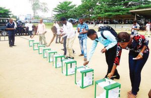 2018_3large_People_casting_their_votes_during_an_election-1
