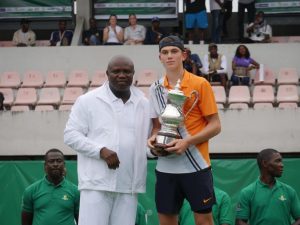 Governor Akinwunmi Ambode (left) presents the men’s singkes trophy to Jack Draper from the Great Britain copy