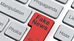 Between performance and fake news