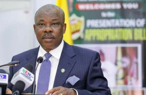 Amosun-present-2018-budget