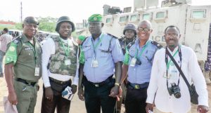 Nigeria policemen posing with journalists