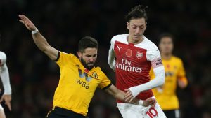 mesut-ozil-joao-moutinho-arsenal-vs-wolves-premier-league-2018-19_1mu2d3yqtrzqh14t5egzpppwdk