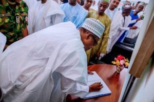 Buhari-signs-the-condolence-register-e1546172775815-504×336