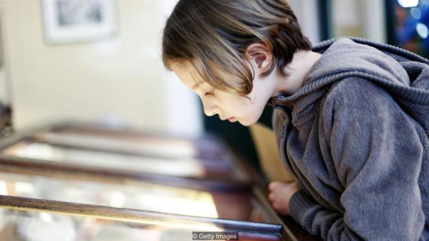 Museum display cabinet